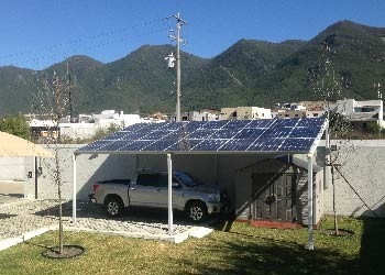 การติดตั้งที่ดิน Off Grid ระบบพลังแสงอาทิตย์ 48-240V ความดันออก 50Hz/60Hz ความถี่ออก
