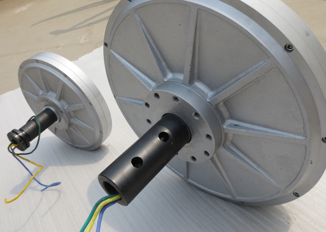 เครื่องกำเนิดไฟฟ้ากระแสสลับแม่เหล็กถาวรต่ำรอบต่อนาทีต่ำ 3KW เครื่องกำเนิดลมแนวตั้งแรงบิดเริ่มต้นต่ำ