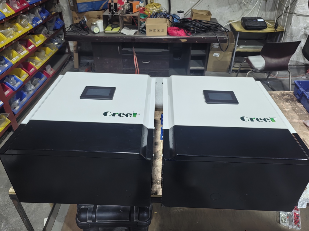 LCD Display Off Grid Controller AC To DC Converter 220mm X 150mm X 65mm สําหรับการใช้งานนอกเครือข่าย