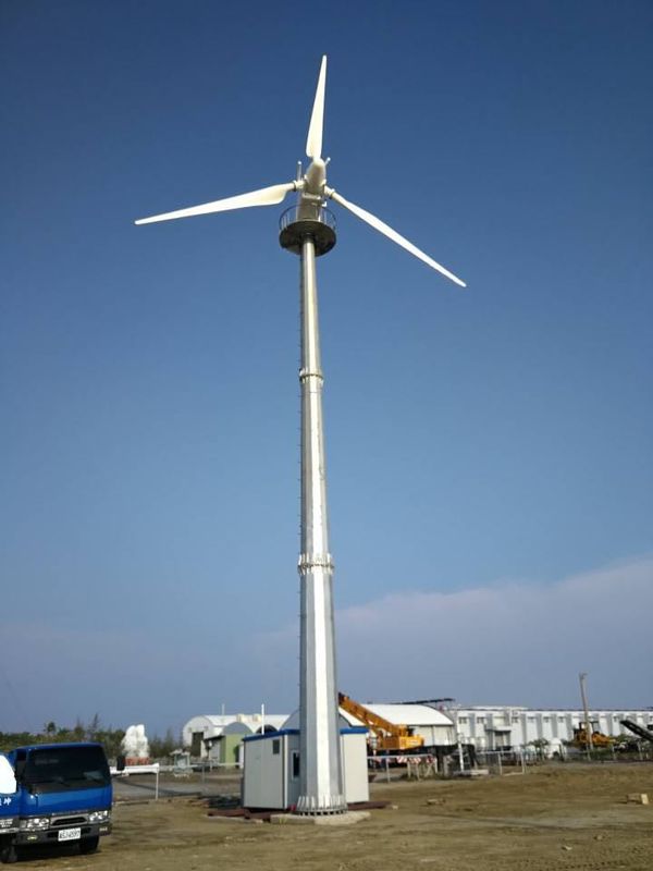 20kw 3 เฟสต่ำเริ่มต้นความเร็วลมควบคุมระดับเสียงกังหันลมสำหรับใช้ในบ้าน